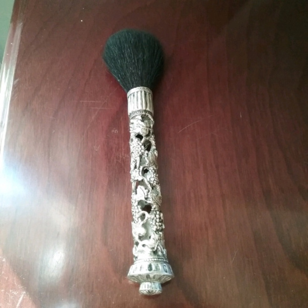 Vintage Ornate Blush Brush